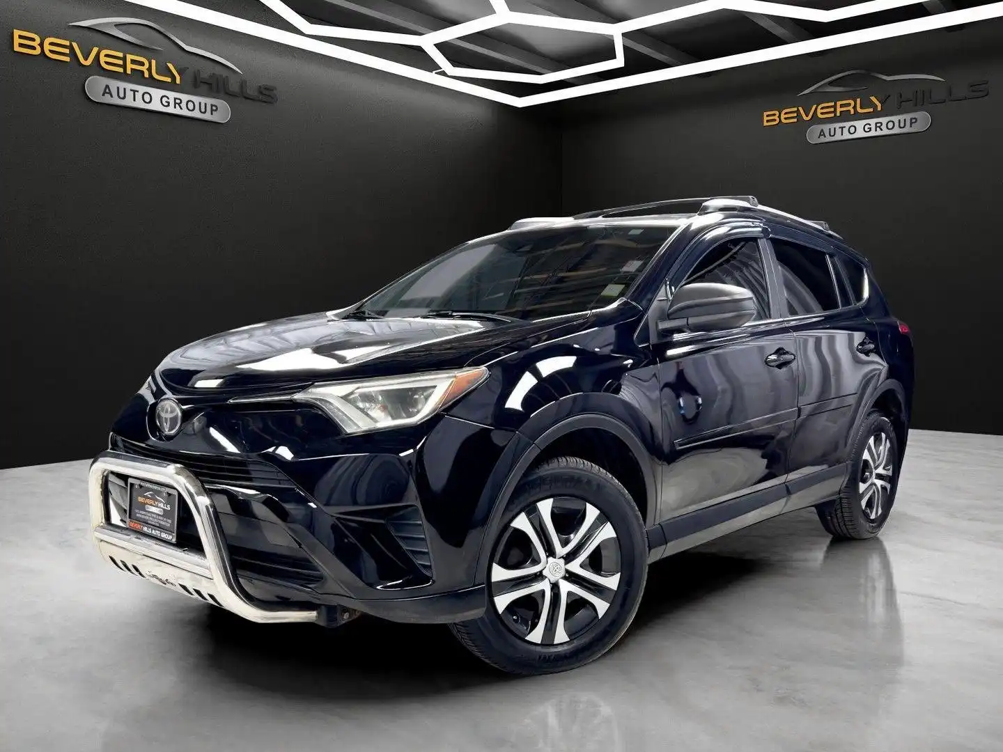 2018 Toyota RAV4 LE AWD's photo