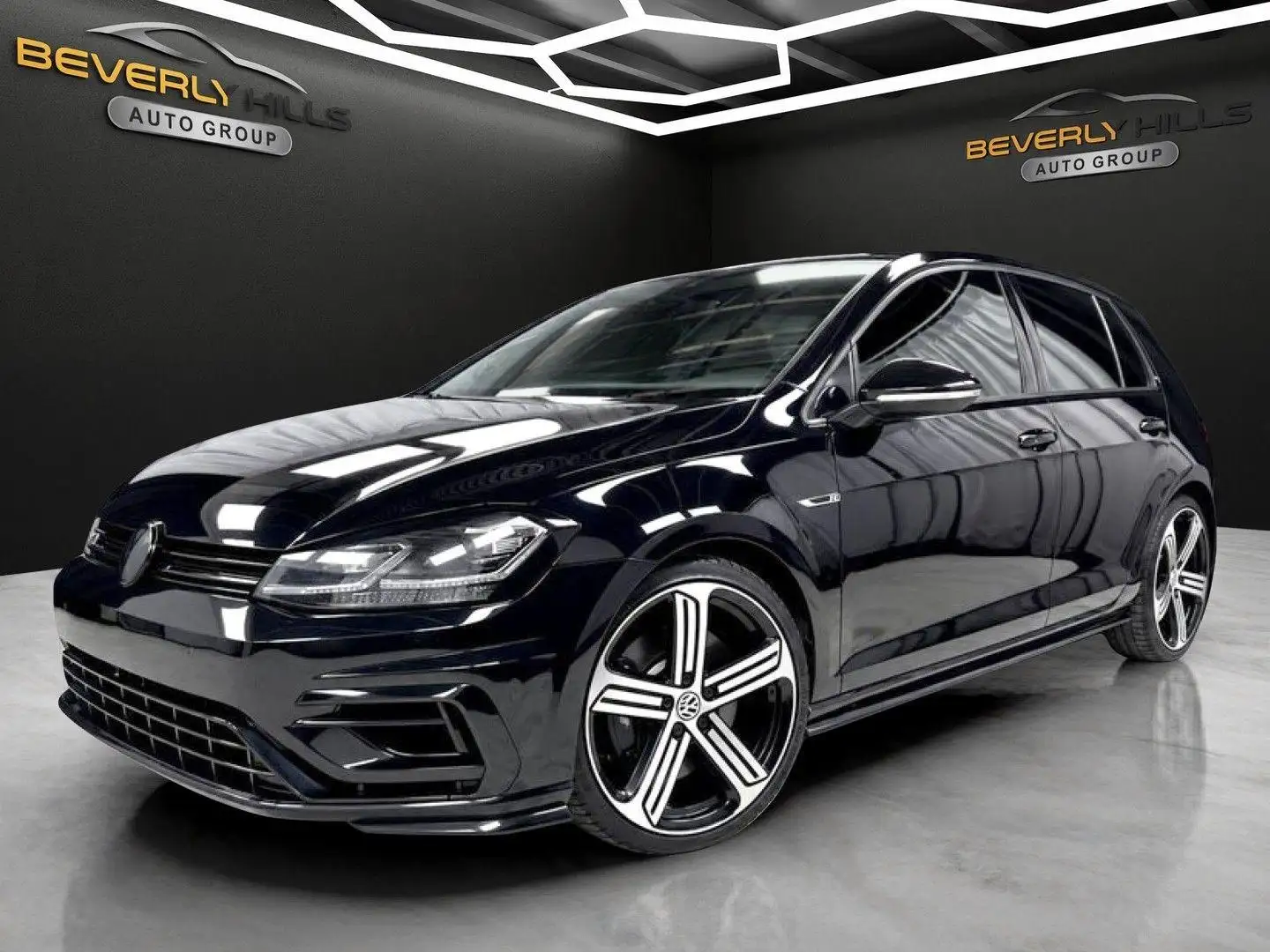 2018 Volkswagen Golf R 2.0 TSI 6MT's photo