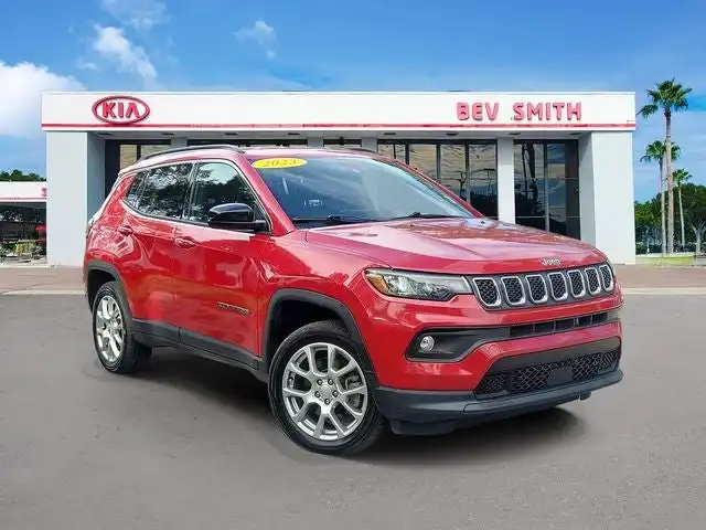 2023 Jeep Compass Latitude Lux 4X4's photo