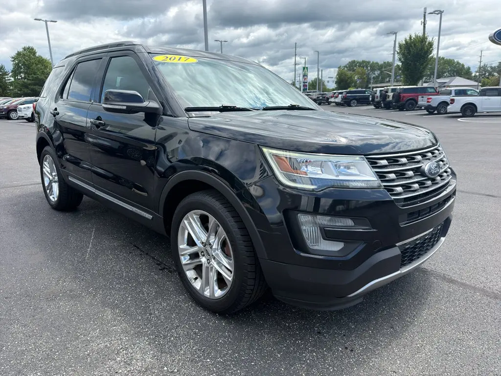 2017 Ford Explorer XLT 4WD photo 4