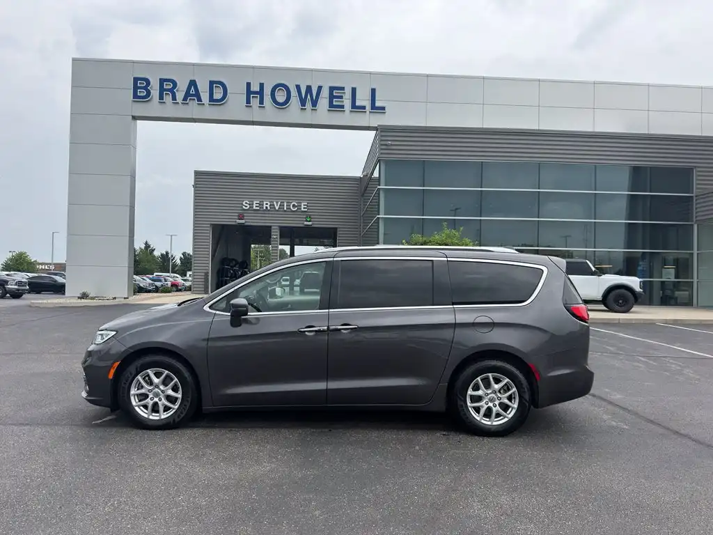 2021 Chrysler Pacifica Touring L's photo