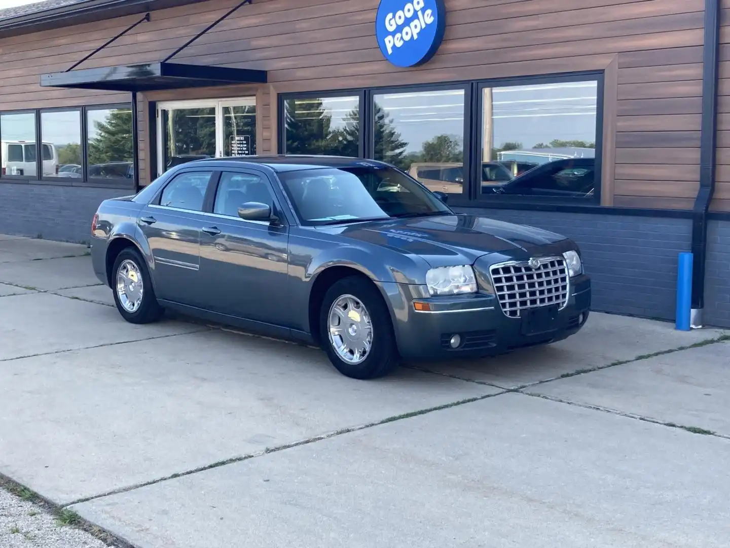 2005 Chrysler 300 Touring's photo