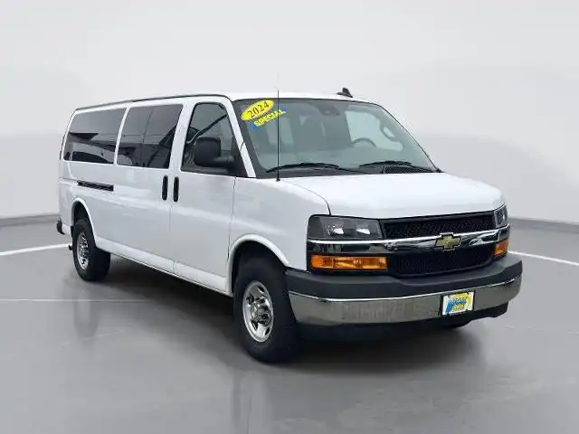 2024 Chevrolet Express 3500 LT Extended's photo