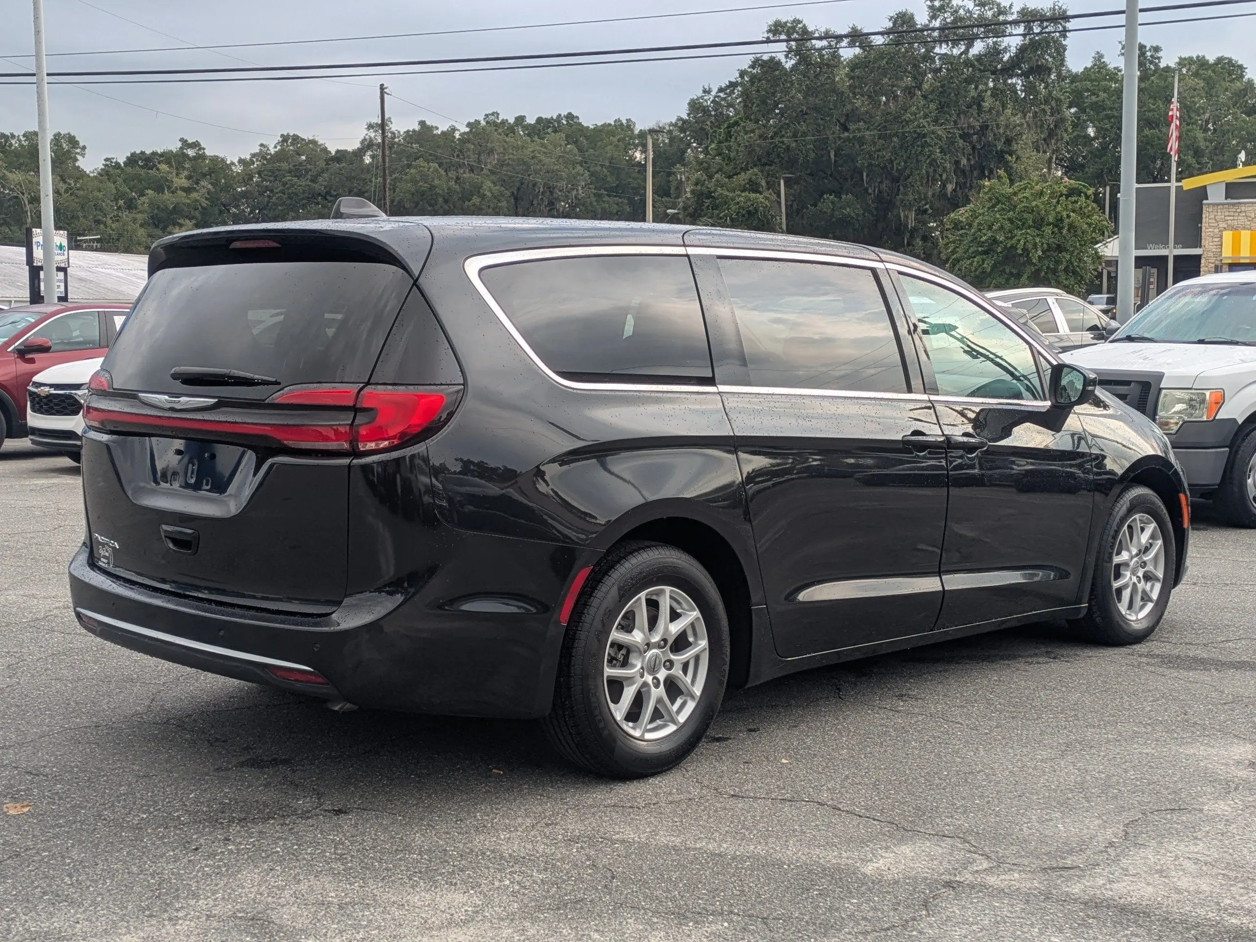 2023 Chrysler Pacifica Touring L photo 4