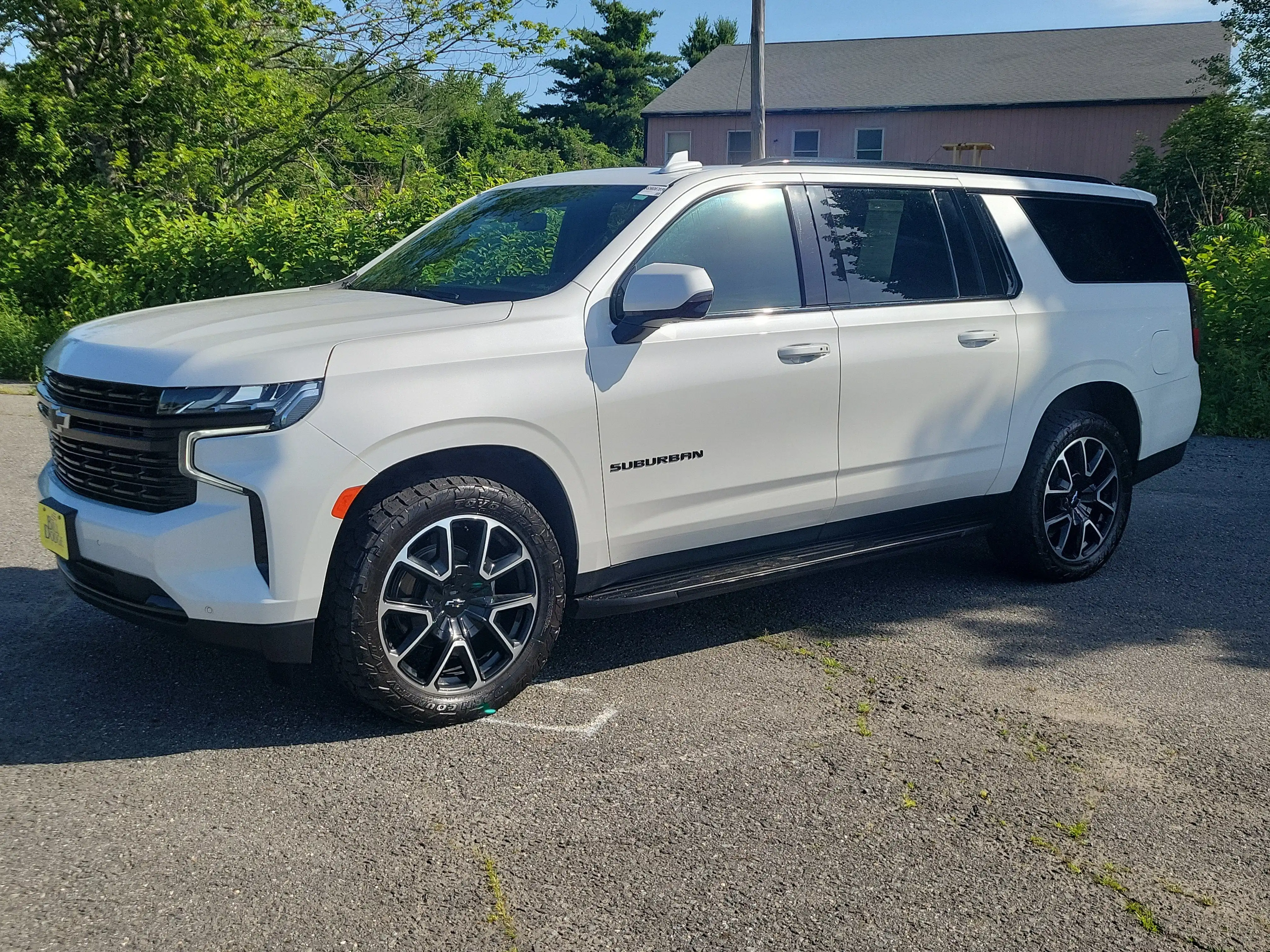 2023 Chevrolet Suburban 4WD 1500 RST's photo