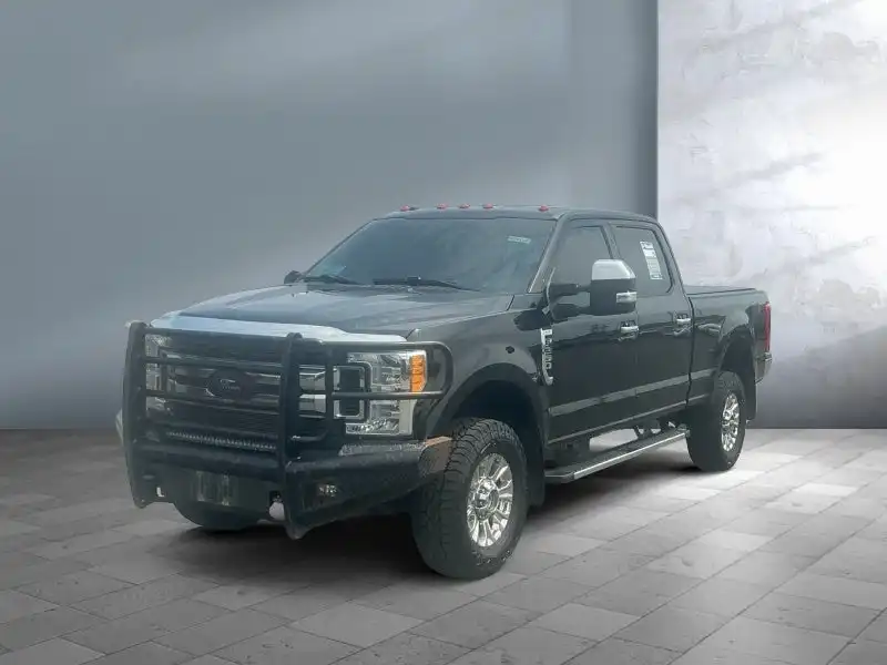 2017 Ford F-250 XLT 4WD Crew Cab 6-3/4' Box's photo