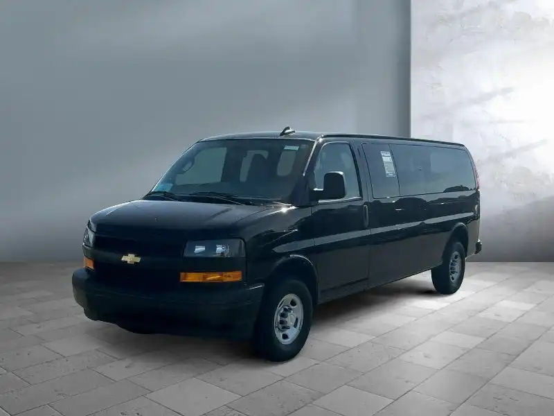 2025 Chevrolet Express 3500 LS Extended's photo