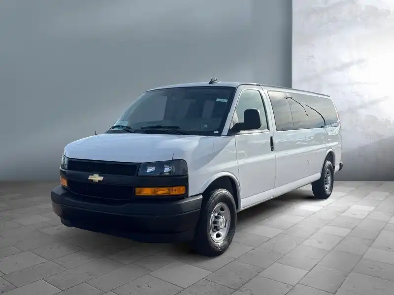 2025 Chevrolet Express 3500 LS Extended's photo