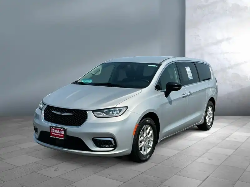2024 Chrysler Pacifica Touring L's photo