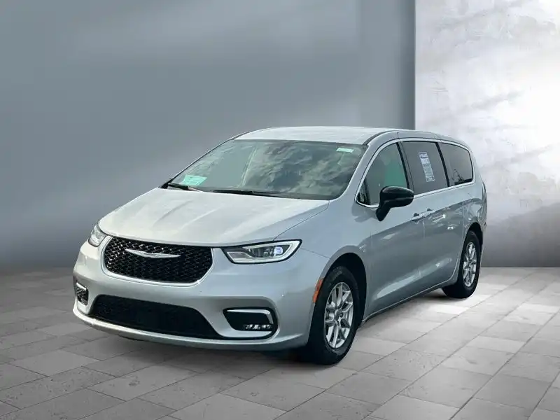 2024 Chrysler Pacifica Touring L's photo