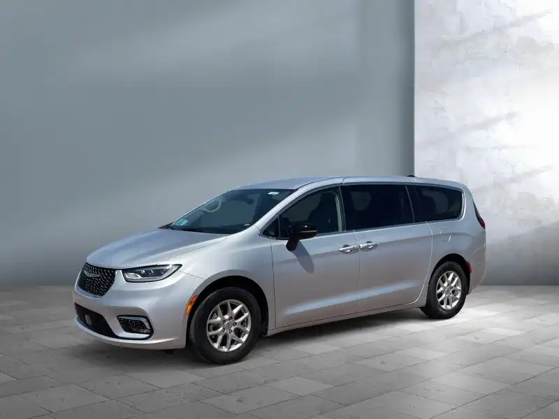 2024 Chrysler Pacifica Touring L's photo