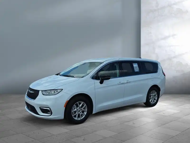2024 Chrysler Pacifica Touring L's photo