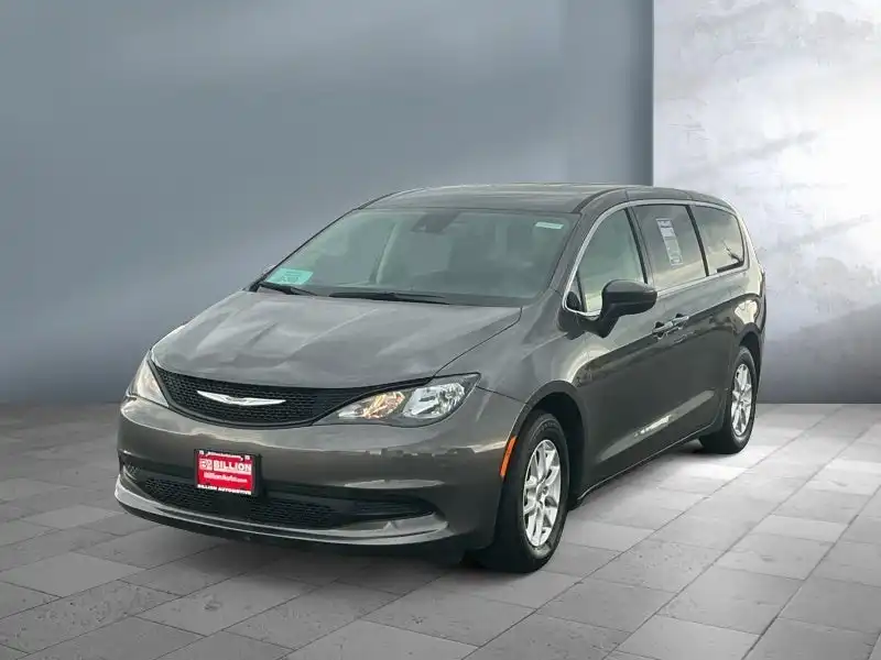 2023 Chrysler Voyager LX's photo