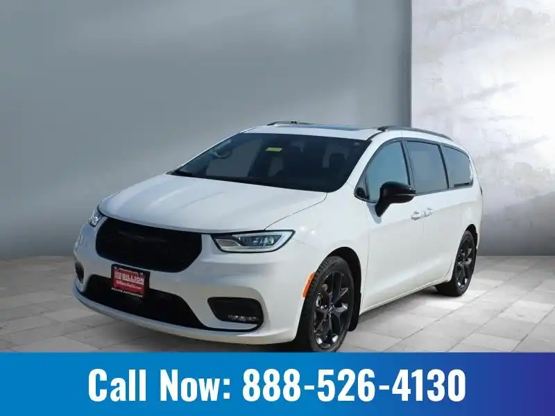 2024 Chrysler Pacifica Limited's photo