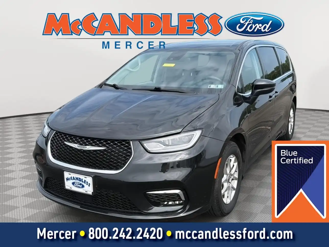 2023 Chrysler Pacifica Touring L's photo