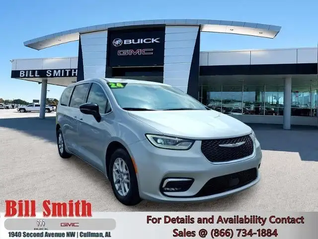 2024 Chrysler Pacifica Touring L's photo