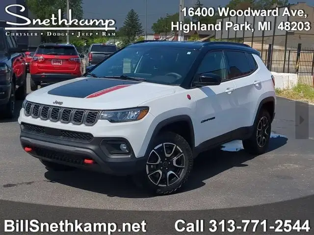 2025 Jeep Compass Trailhawk 4X4 photo 1