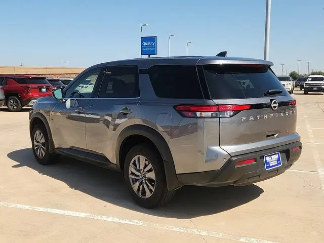 2025 Nissan Pathfinder S 2WD photo 3