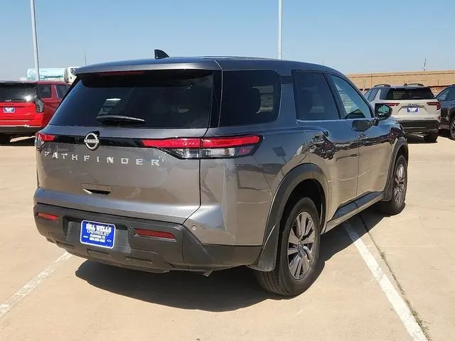 2025 Nissan Pathfinder S 2WD photo 4