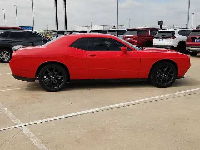 2023 Dodge Challenger SXT Auto photo 5
