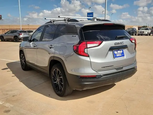 2023 GMC Terrain SLE FWD photo 3