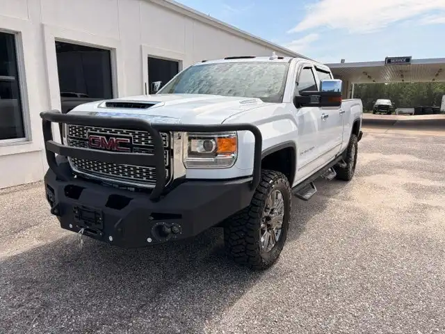 2019 GMC Sierra 4WD Crew Cab Standard Box Denali's photo