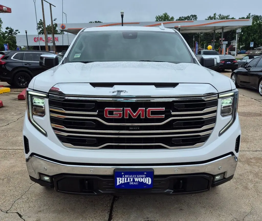 2024 GMC Sierra 2WD Crew Cab Short Box SLT photo 3