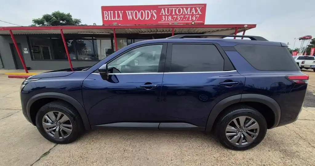 2025 Nissan Pathfinder SV 4WD's photo