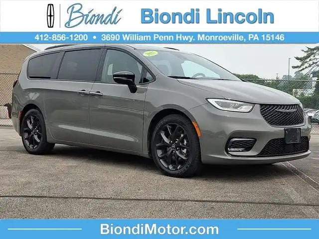 2025 Chrysler Pacifica Limited's photo