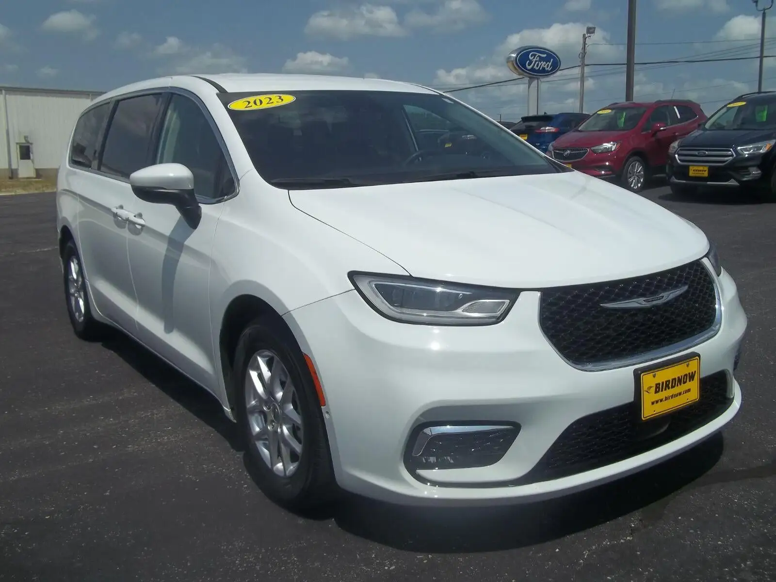 2023 Chrysler Pacifica Touring L photo 1