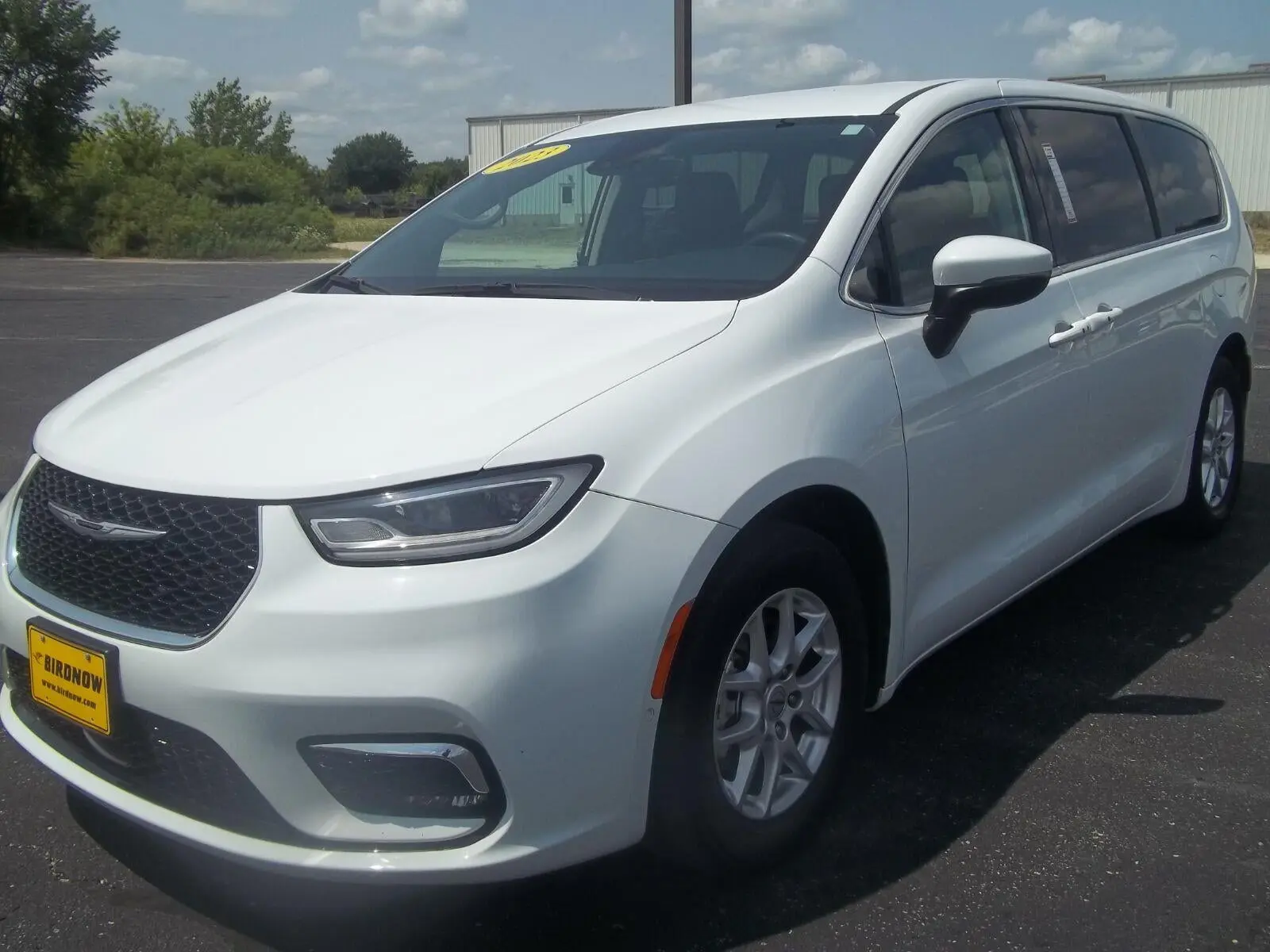 2023 Chrysler Pacifica Touring L photo 3