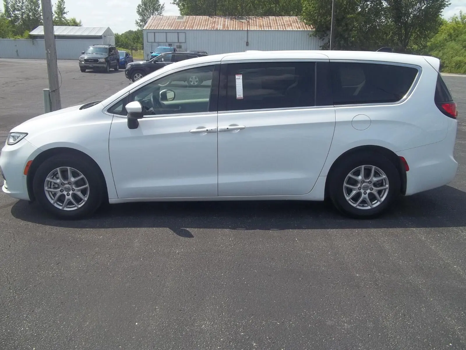 2023 Chrysler Pacifica Touring L photo 4