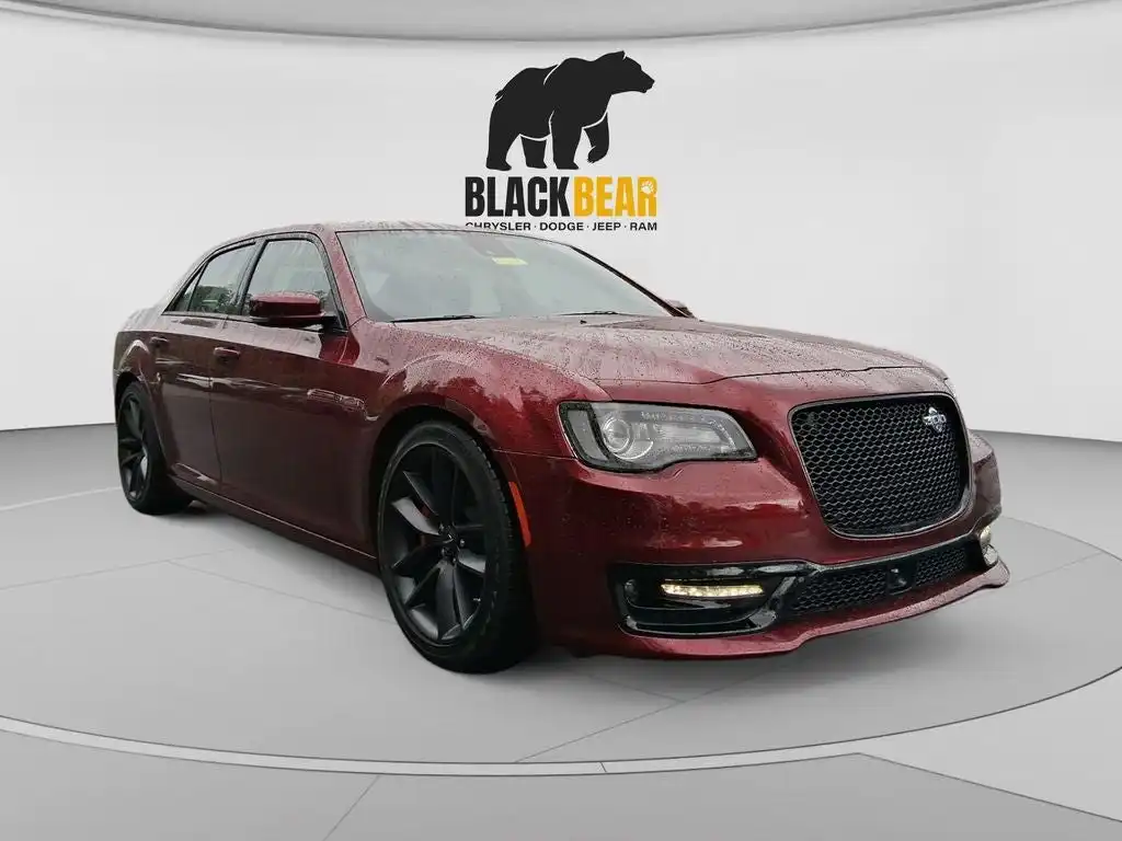 2023 Chrysler 300 C's photo