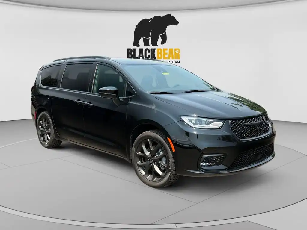 2026 Chrysler Pacifica Select AWD's photo