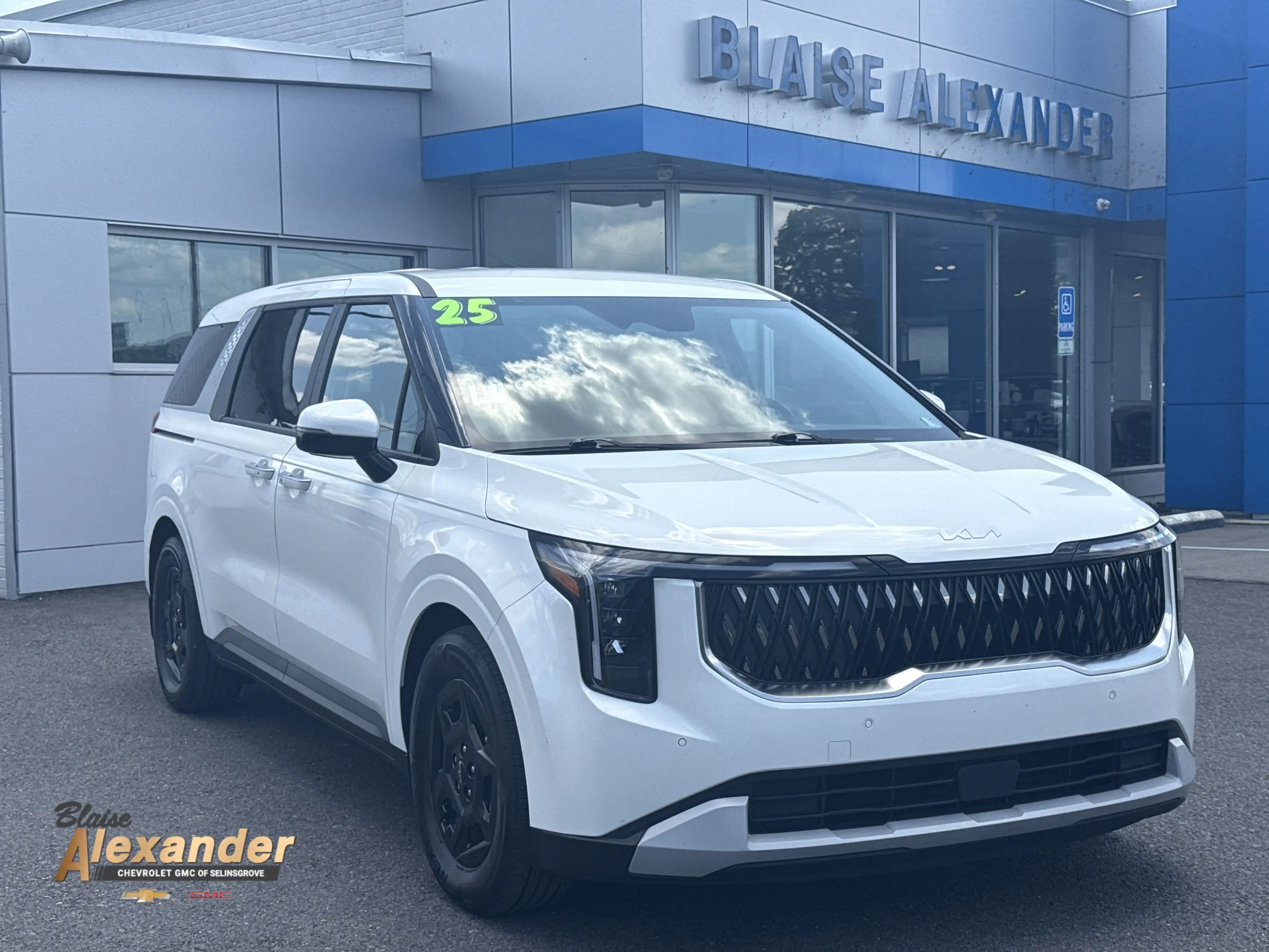 2025 Kia Sedona LXS's photo