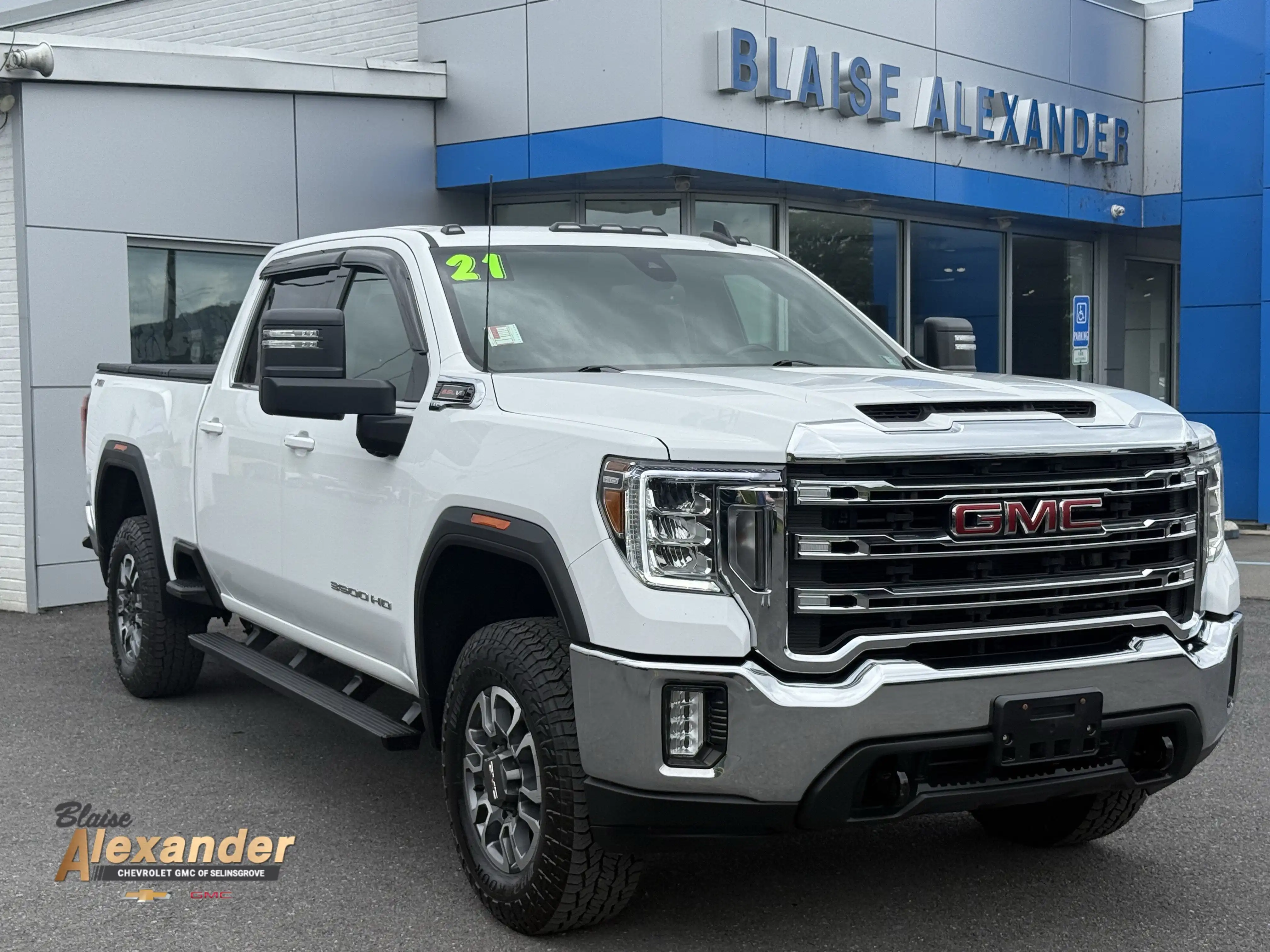 2021 GMC Sierra 4WD Crew Cab Standard Box SLE's photo