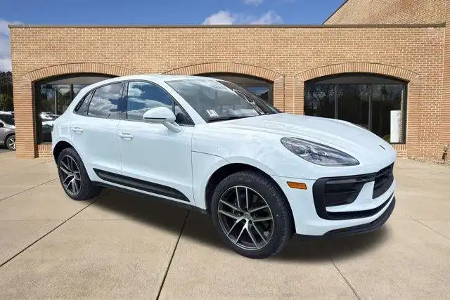 2025 Porsche Macan Base's photo