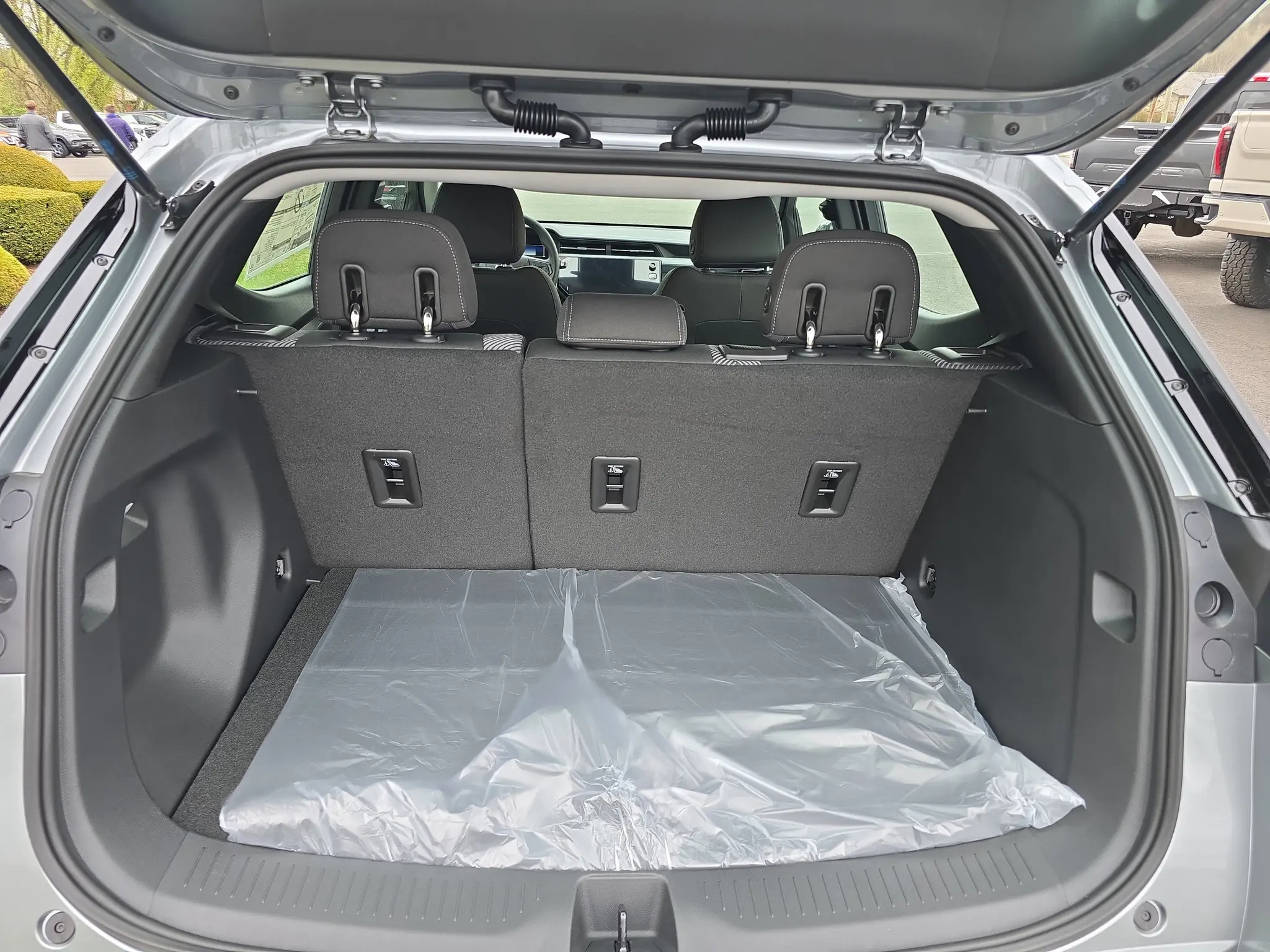 2027 Chevrolet Bolt EV LT Auto photo 5
