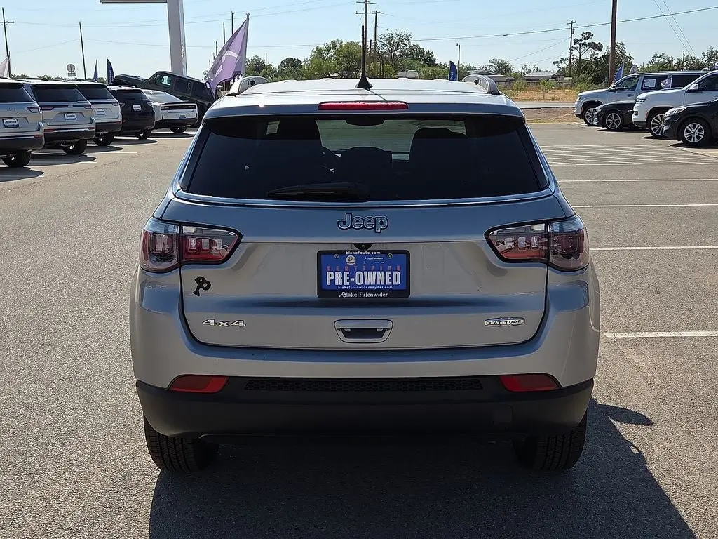 2022 Jeep Compass Latitude 4WD photo 4