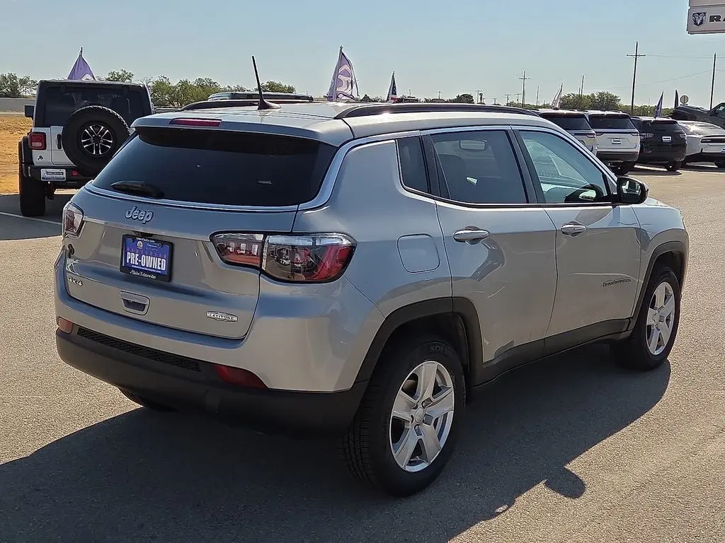 2022 Jeep Compass Latitude 4WD photo 5