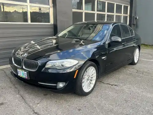 2011 BMW 5 Series 535i xDrive Sedan's photo