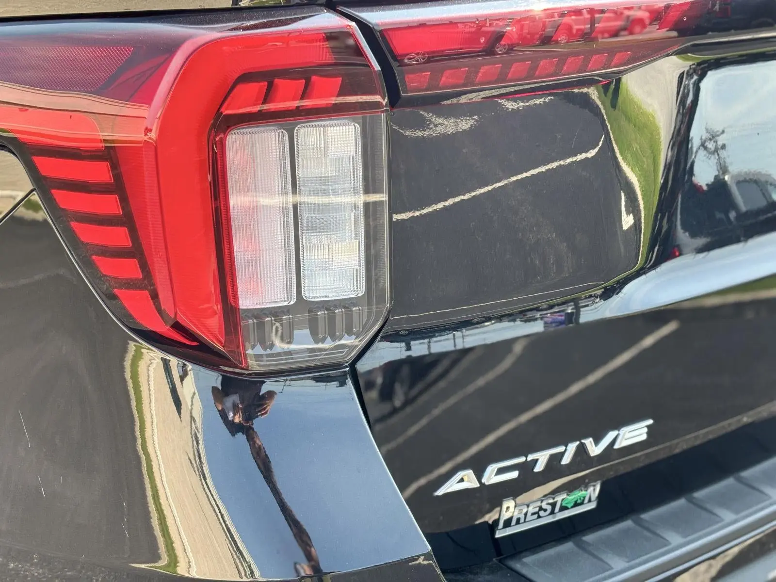 2025 Ford Explorer Active 4WD (PL535) photo 3