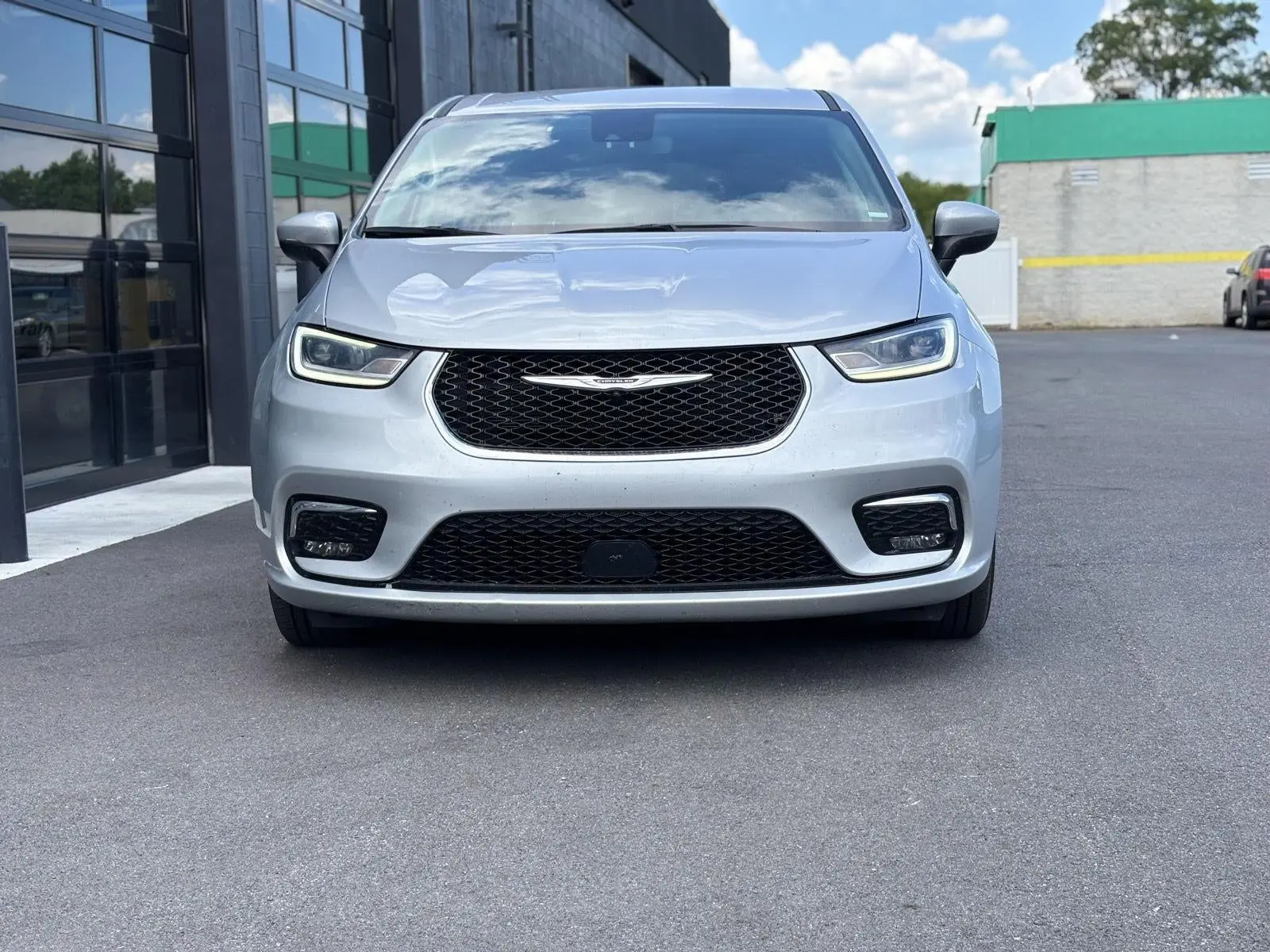 2023 Chrysler Pacifica Touring L photo 3