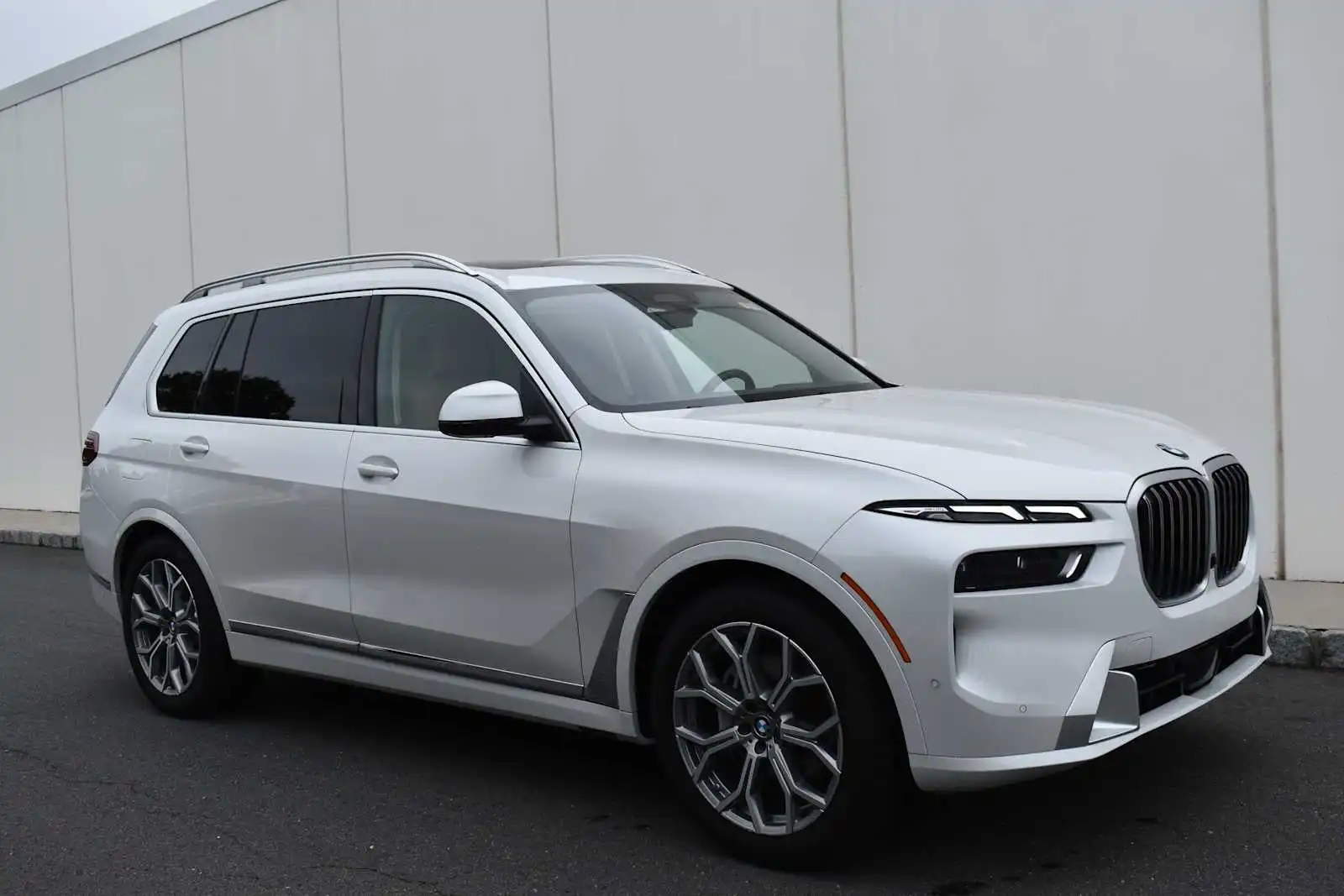 2024 BMW X7 xDrive40i's photo