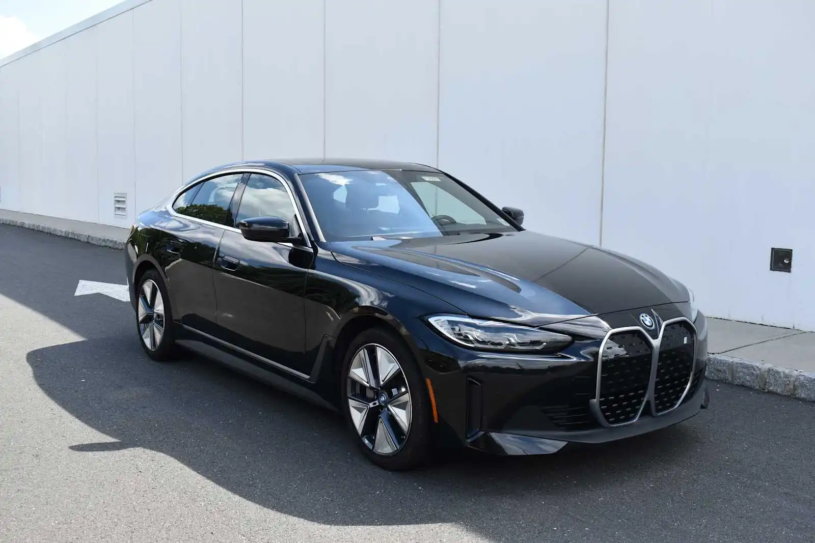 2023 BMW i4 eDrive35's photo