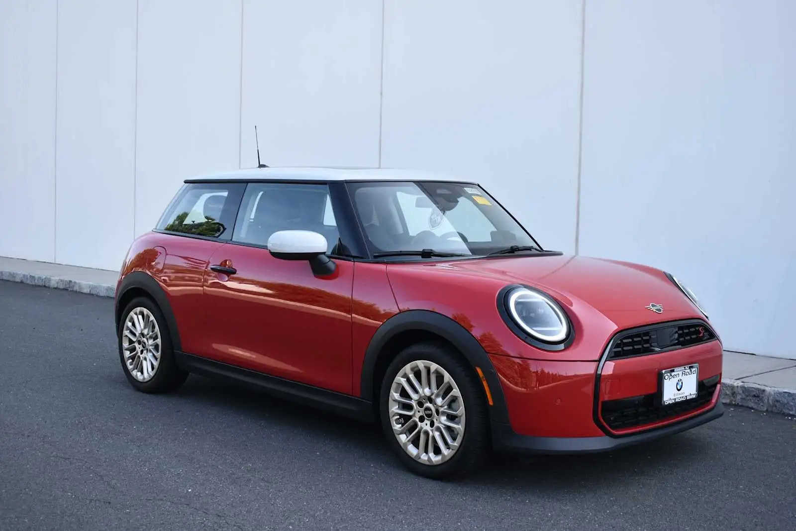 2025 MINI Hardtop Cooper S Signature's photo