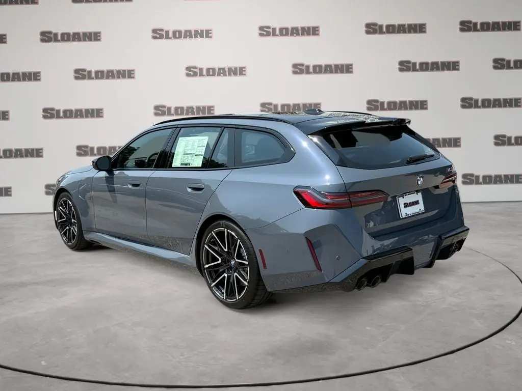 2027 BMW M5 M5 Touring photo 3