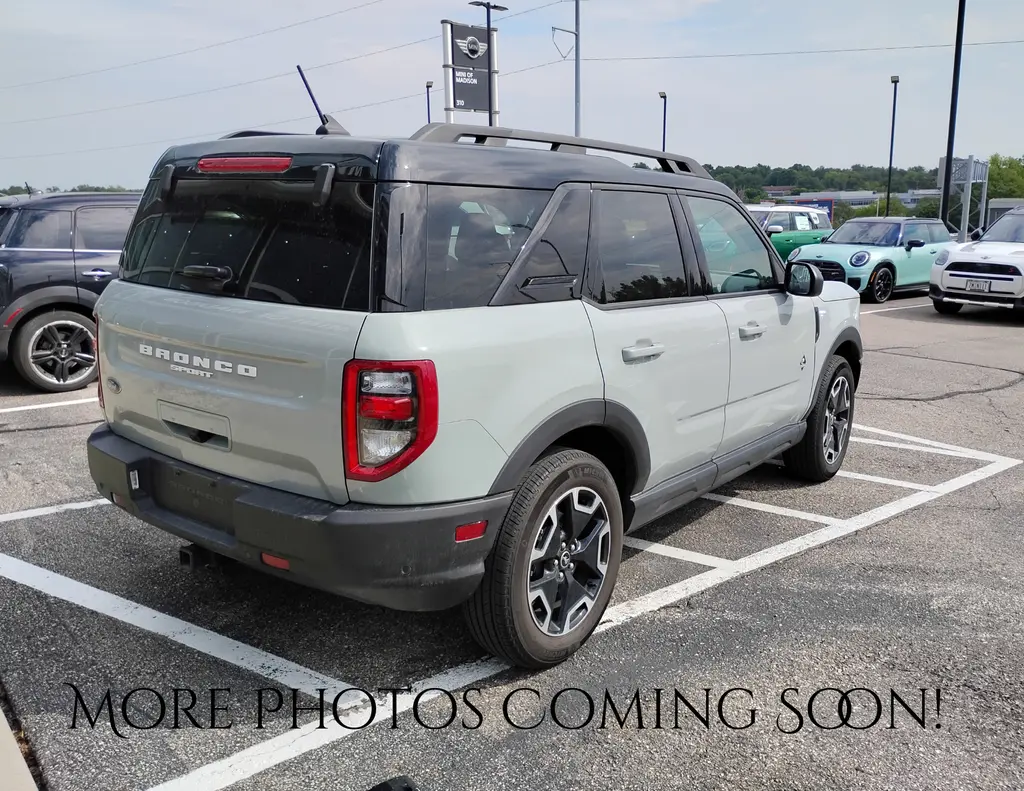 2023 Ford Bronco Sport Outer Banks 4WD photo 3