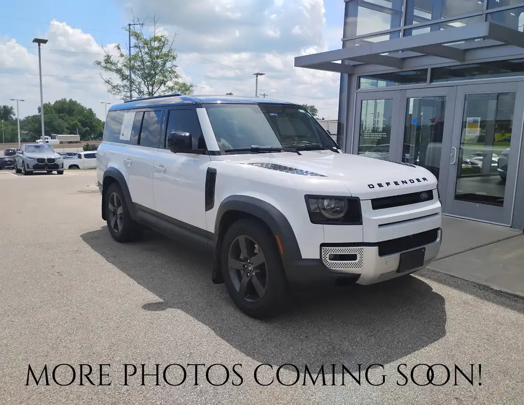 2023 Land Rover Defender SE's photo