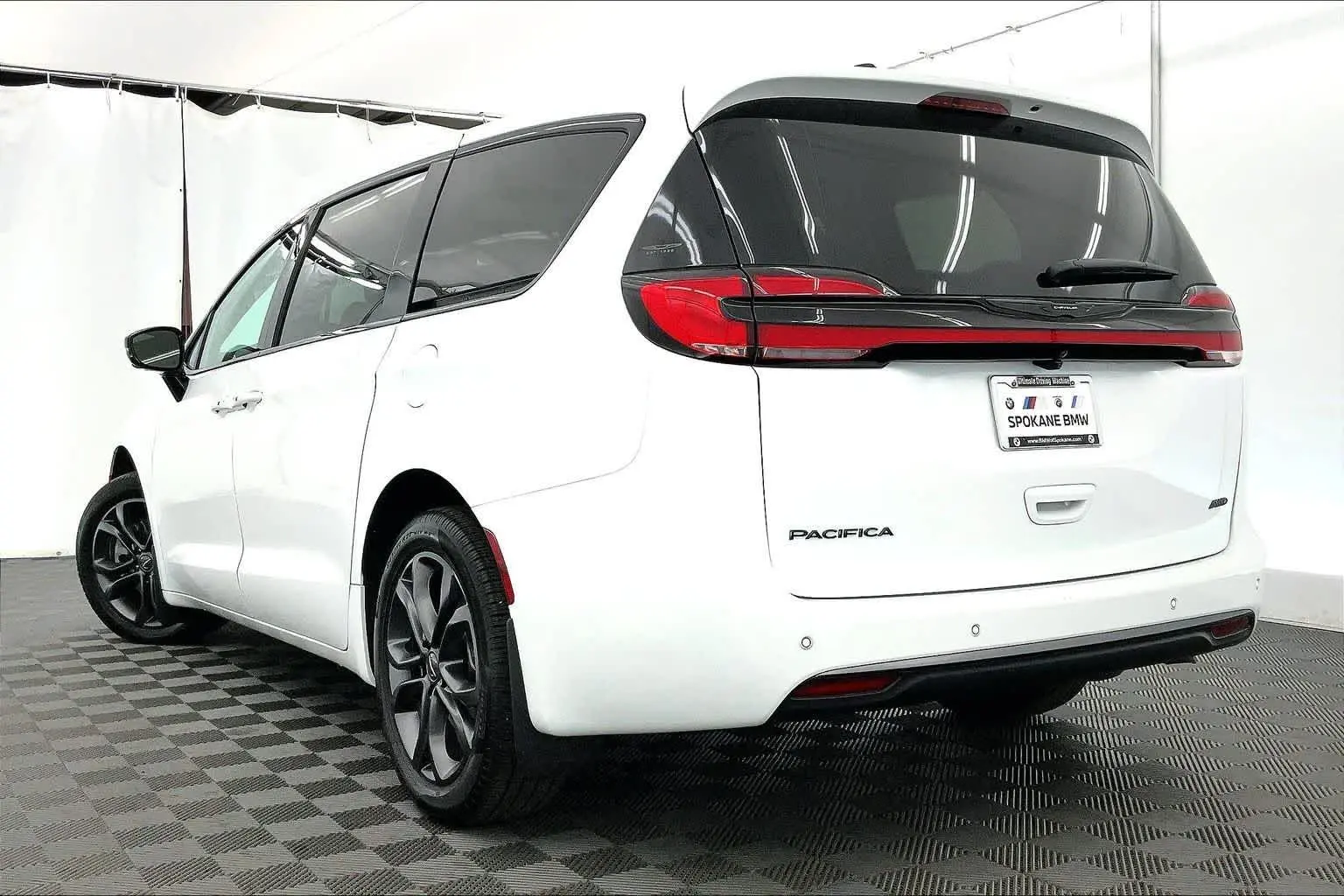 2026 Chrysler Pacifica Select AWD photo 4
